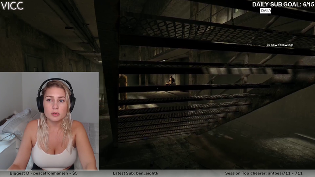 Are jump scares real? E-girl playing outlast