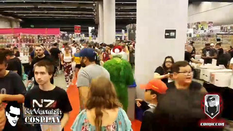Crazy Grinch at Comiccon who steals a trash