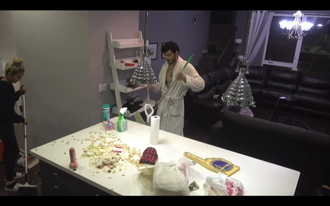 Ice successfully lures a prostitute to his house and convinces her to clean his house.