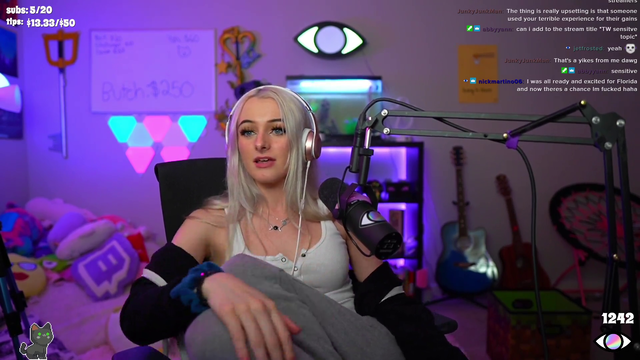 AdrianahLee on Novaruu pretending to care about her allegations when she didn't before