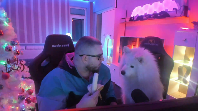 Streamer tries to eat a banana