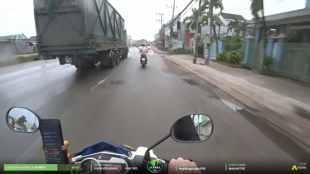 Streamer crashes his scooter in vietnam