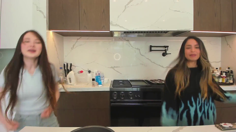 Sykkuno greeted by Valkyrae and Tina's happy dance