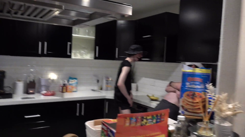xqc pretends to have a boner ( ͡° ͜ʖ ͡°)