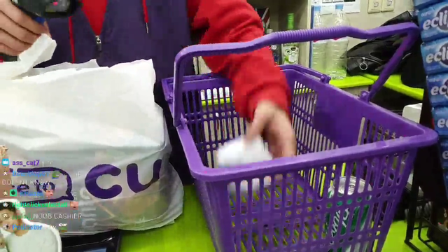 Korean Streamer gifts groceries to hardworking convenience store worker for christmas