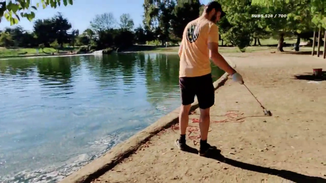 Streamer drives 1 hour to try out his new Fishing Magnet, this happens 1 minute after he gets there.