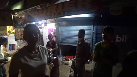 Jay finds Twitch frogs, Juicers, Mizkids in New Delhi, India