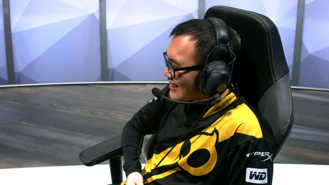 [LoL] Team Dignitas' coach starts thrusting during picks/bans