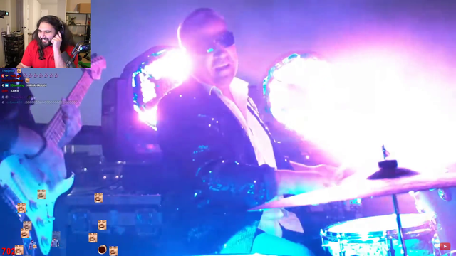 Esfand is in an actual music video