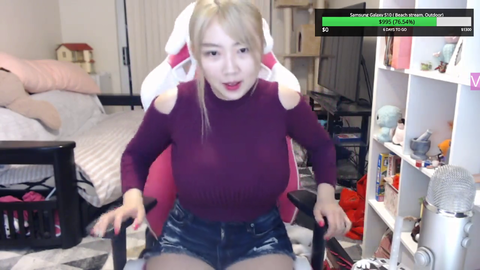 Velvet apparently got unbanned from twitch