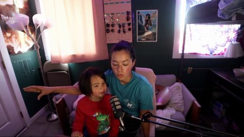 Girl's little brother has something important to say to chat