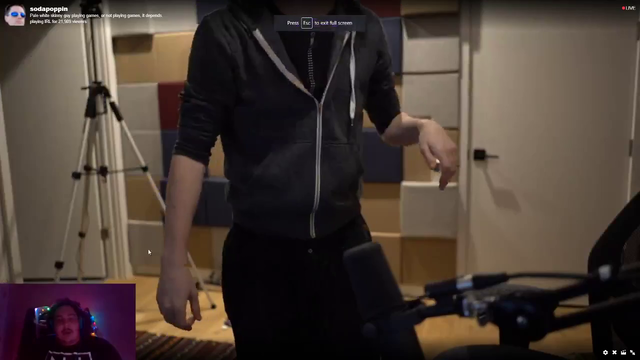 Sodapoppin dances to Tri poloski
