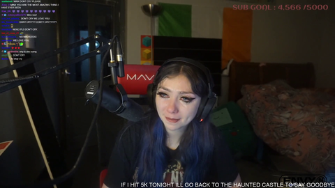 Minx gets emotional after reading that Minecraft Stans are glad she has covid