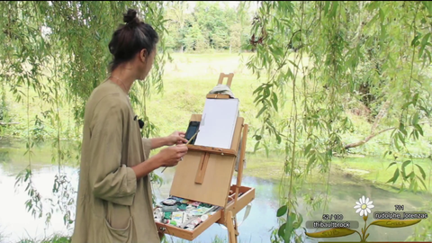 Artist streamer spots a rare albino nutria while painting in the park