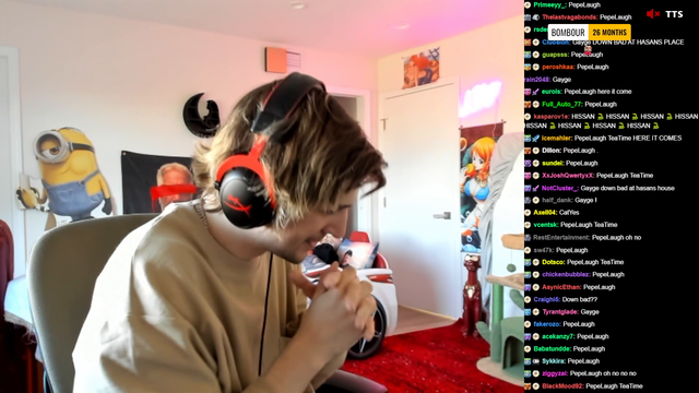 xQc has moxxy send a message to Sammy for him