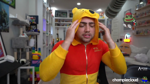 Mizkif on the expensive stream vs Cyr's stream