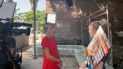 QtCinderella speaks to the news defending Britney Spears