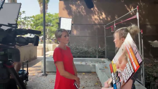 QtCinderella speaks to the news defending Britney Spears