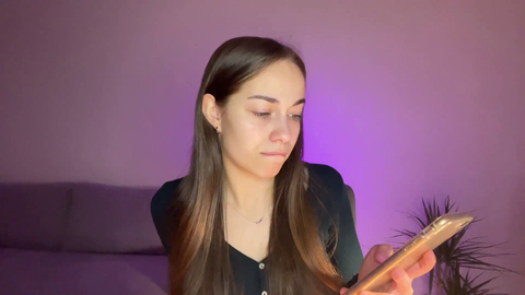 new streamer's reaction to her first sub