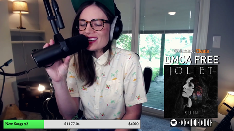 Chatter says she's lipsyncing right before she smashes the final verse