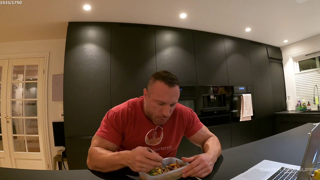 Knut - Poor streamer eating wood for dinner