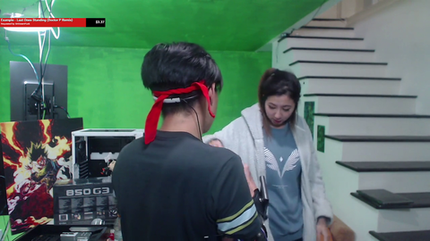 Leslie promotes her super cool HyperX™ headphones on Sushi's show!