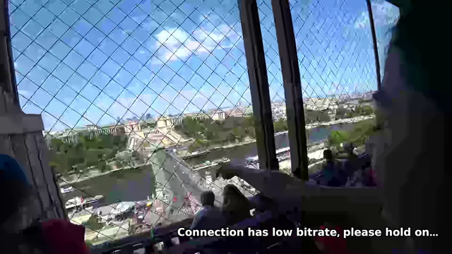 Eiffel tower F kiss