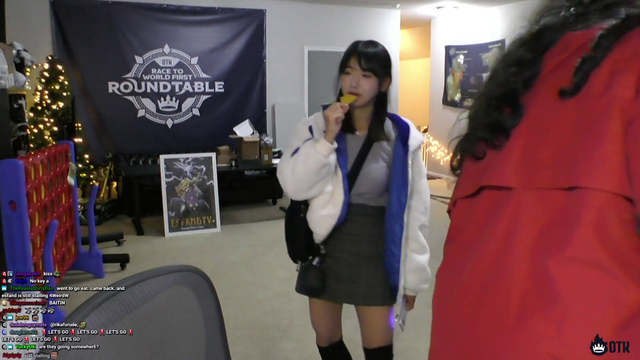 Jinny finds a picture of Esfand's dad.