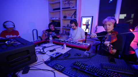 Destiny playing with Lilypichu, Albert, and Xmithie