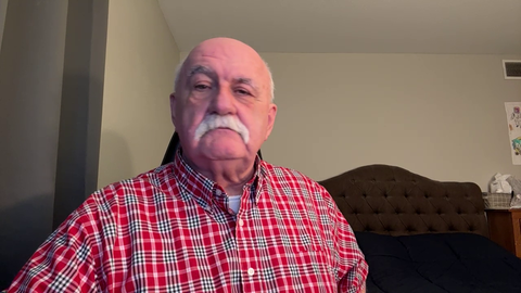 Great singer UncleFredGold responds to Twitch chat requests