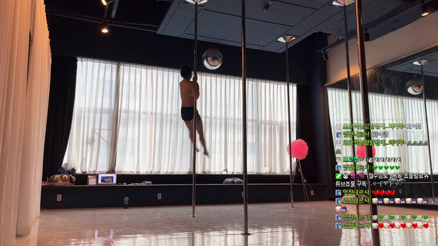 Pole dancing fail