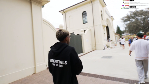 Neon Pay His Respects at The Memorial of the Bondi Beach Terror Attack