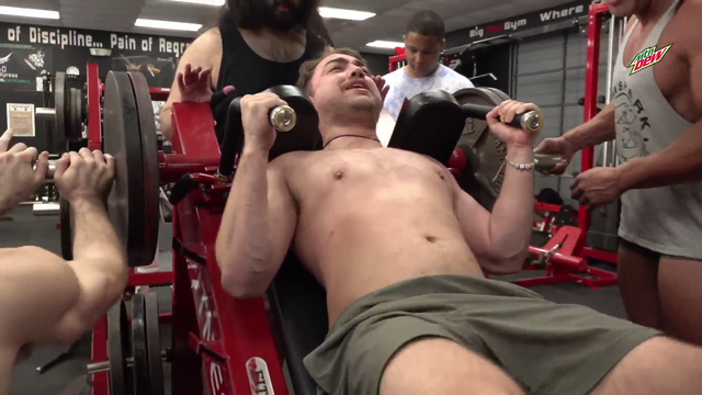 Mizkif gives 110%