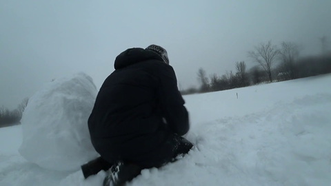 xQc gives a motivational speech while building a snowman FeelsStrongMan