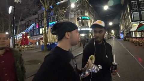 Guy trying to sell Mizkif cocaine