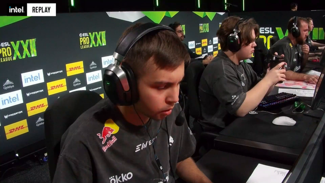 shiro accidentally punches teammate zweih in the face