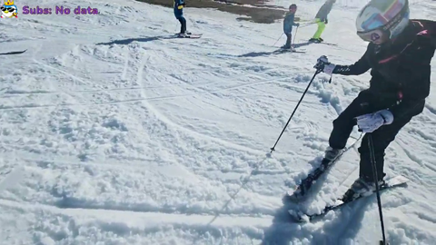 Streamer gets tackled while learning how to ski