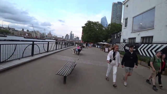 Esfand and Lydia check out the beautiful London Beaches