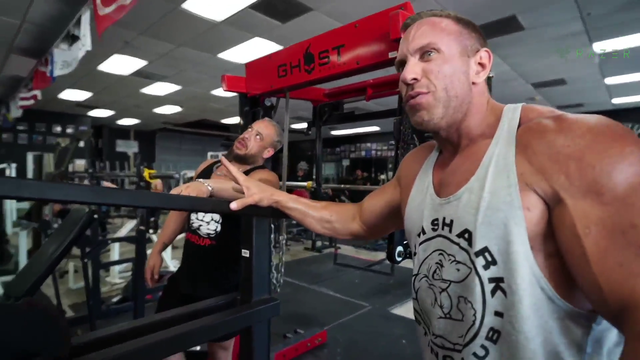 GIGACHAD lady at the gym proves Andrew Tate wrong