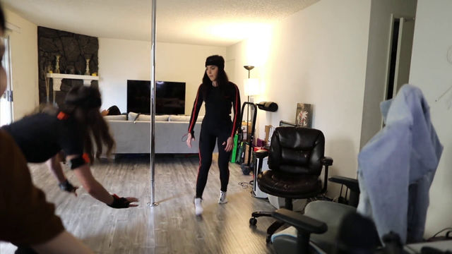 Botez sisters have a 1v1 battle in codemiko's apartment