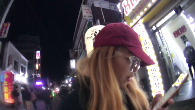 Drunk streamer has no idea what she's doing
