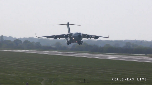 Live Plane Spotting: Kuwait Air Force C17 Landing