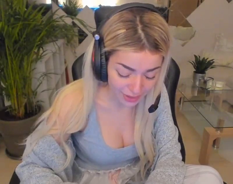HelenaLive permabanned from twitch for saying "there are only two genders"