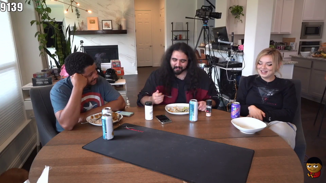 Nick and Esfand discuss gaslighting and women