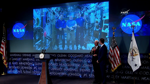 [NASA] Mike Pence thanks the astronauts for their service