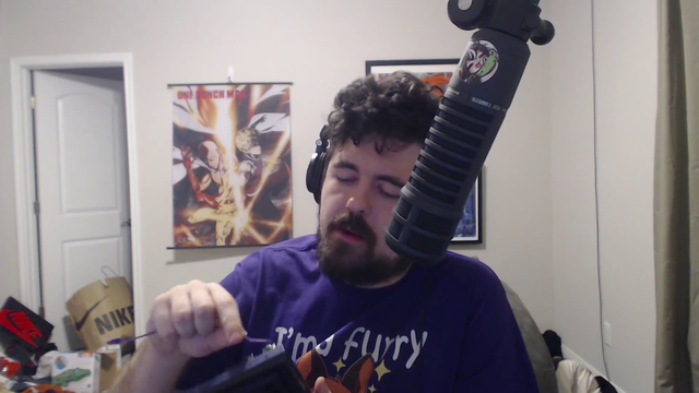Sodapoppin's friend cleans his keyboard