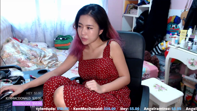 kiaraakitty sneaks out a fart