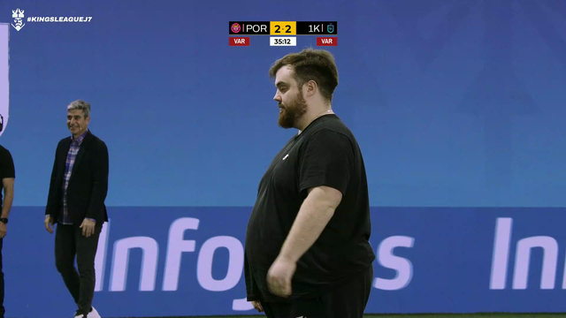 Ibai scores a penalty against Iker Casillas and puts his team ahead.