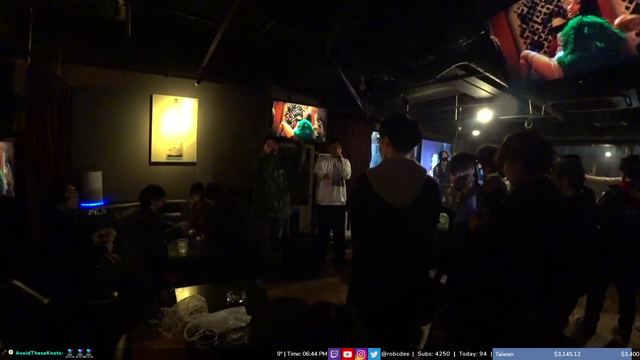 Amazing Beatbox Performance in Japanese bar