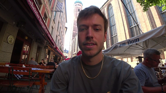 JakenBake trying to pay in Munich.